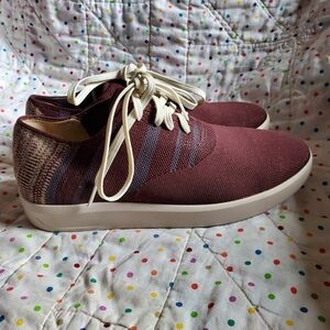 Inooknit Stylish Burgundy Knit Sneakers